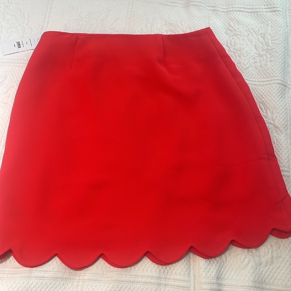 Draper James size 2 NWT solid scallop skirt in pop red color. Side zip. - Picture 6 of 6